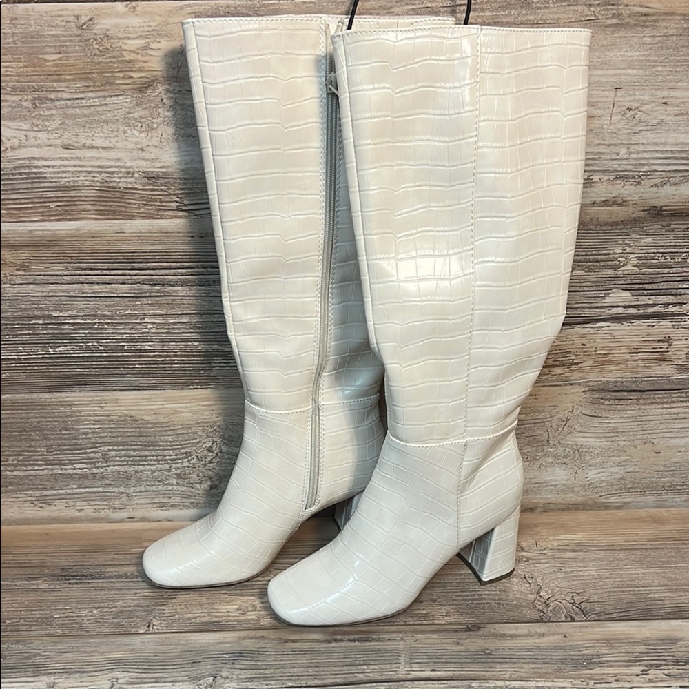 Forever 21 Women's Snake Print Tall Heeled Boots in Ivory New!